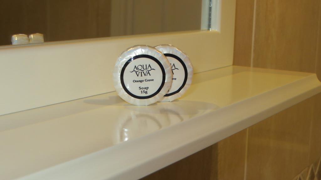 Ambassador Court Hotel High Wycombe Room photo