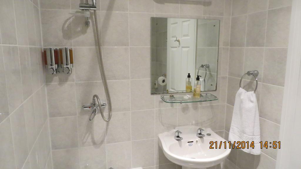 Ambassador Court Hotel High Wycombe Room photo